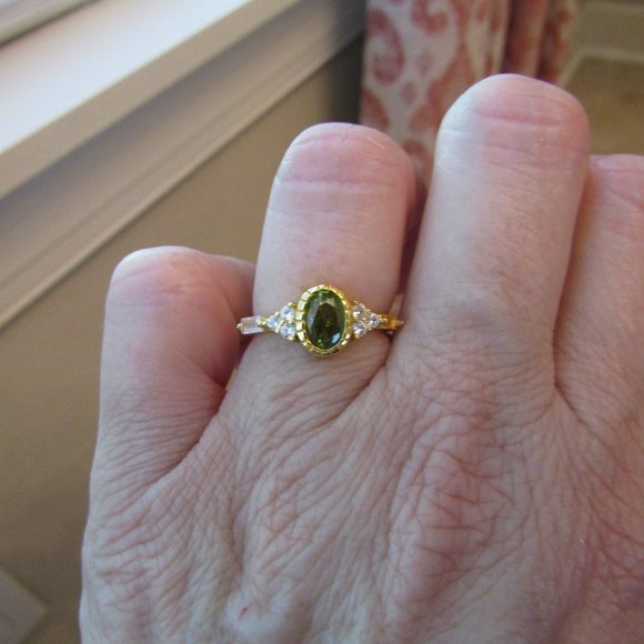 14K gold over silver Vintage Peridot Ring, size 7, missing one stone - Picture 2 of 5